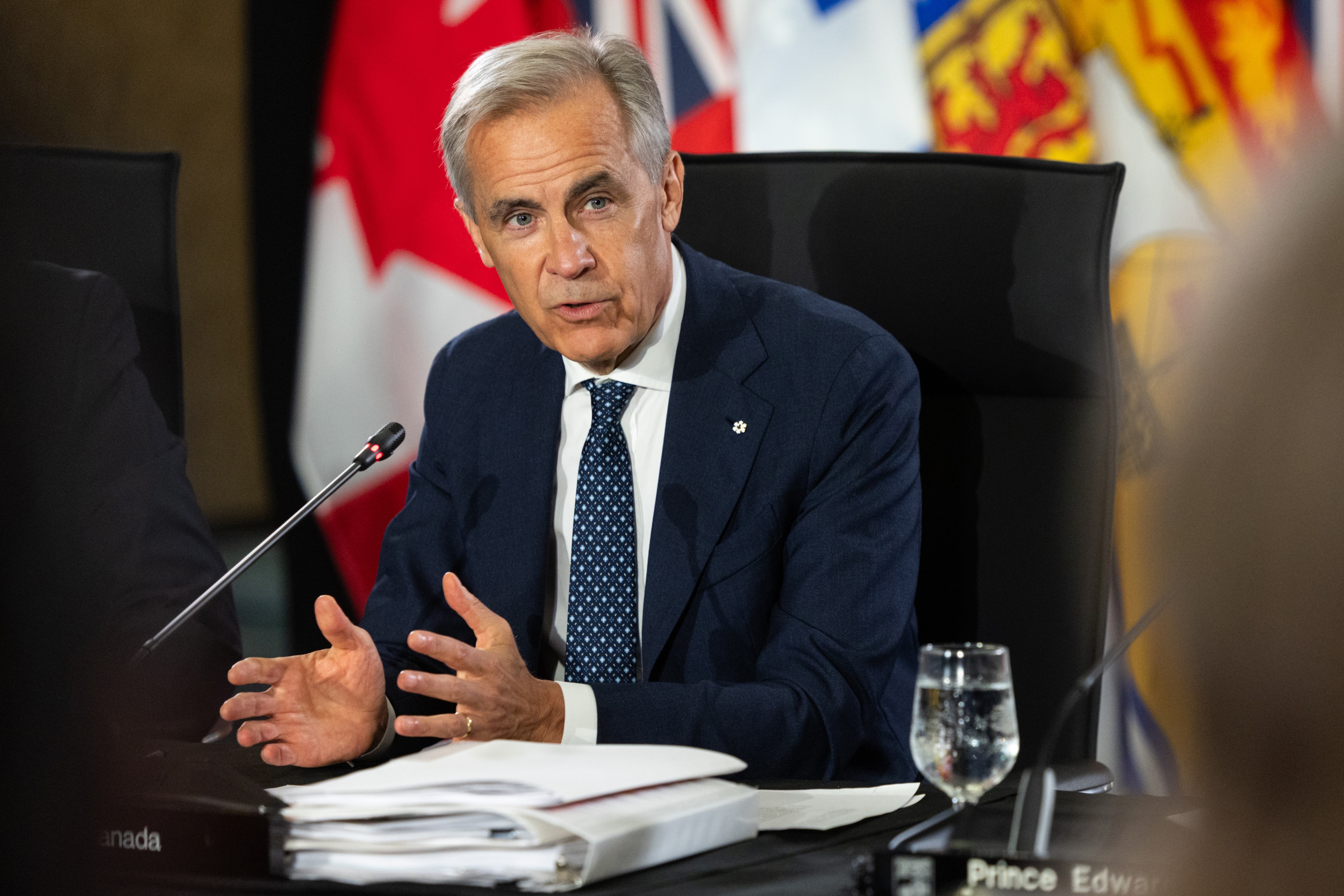 Canadenses temem demissões e alta do custo de vida com tarifas de 50% dos EUA