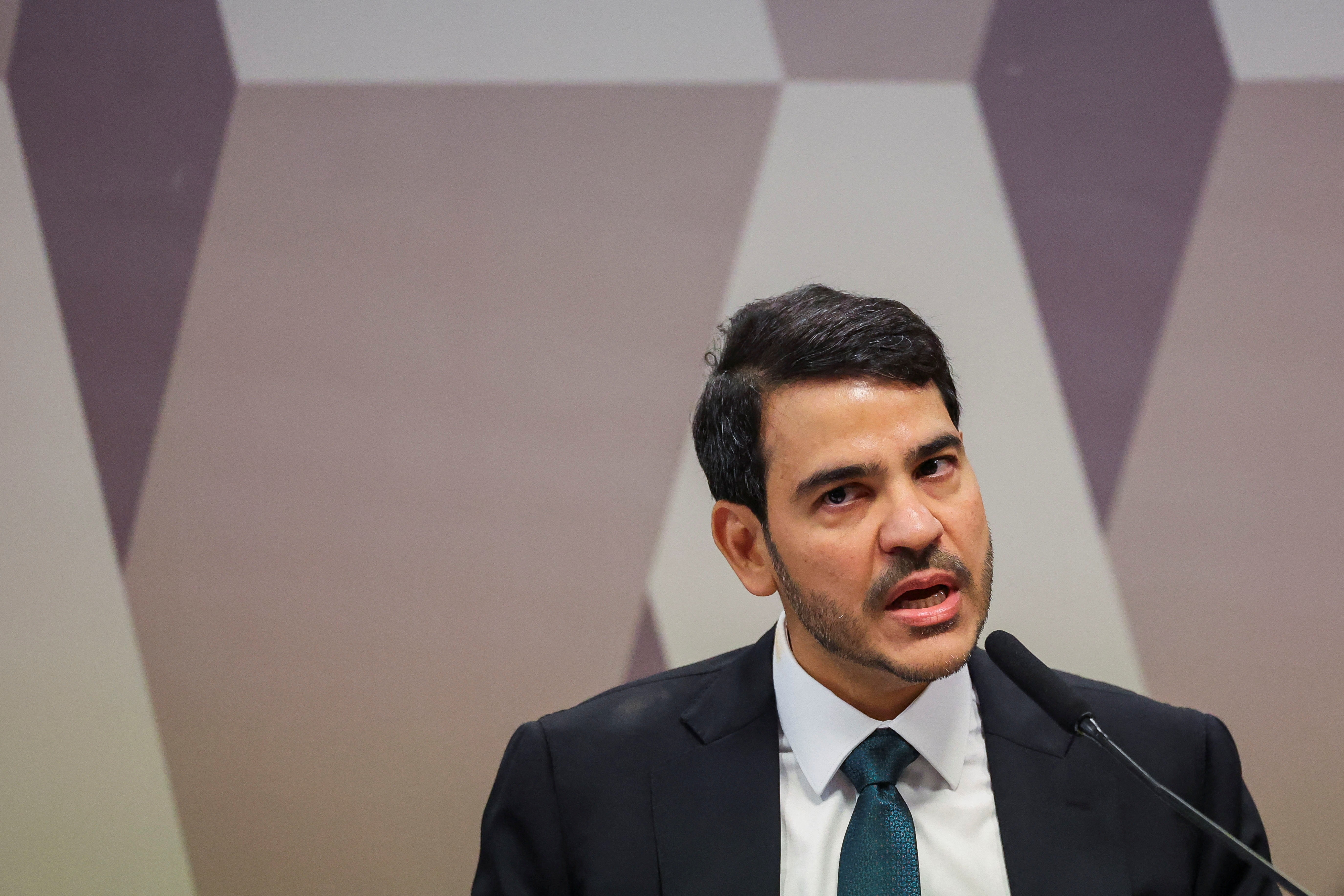 AGU pede a Fachin suspensão de liminar que afastou diretor-geral da PF