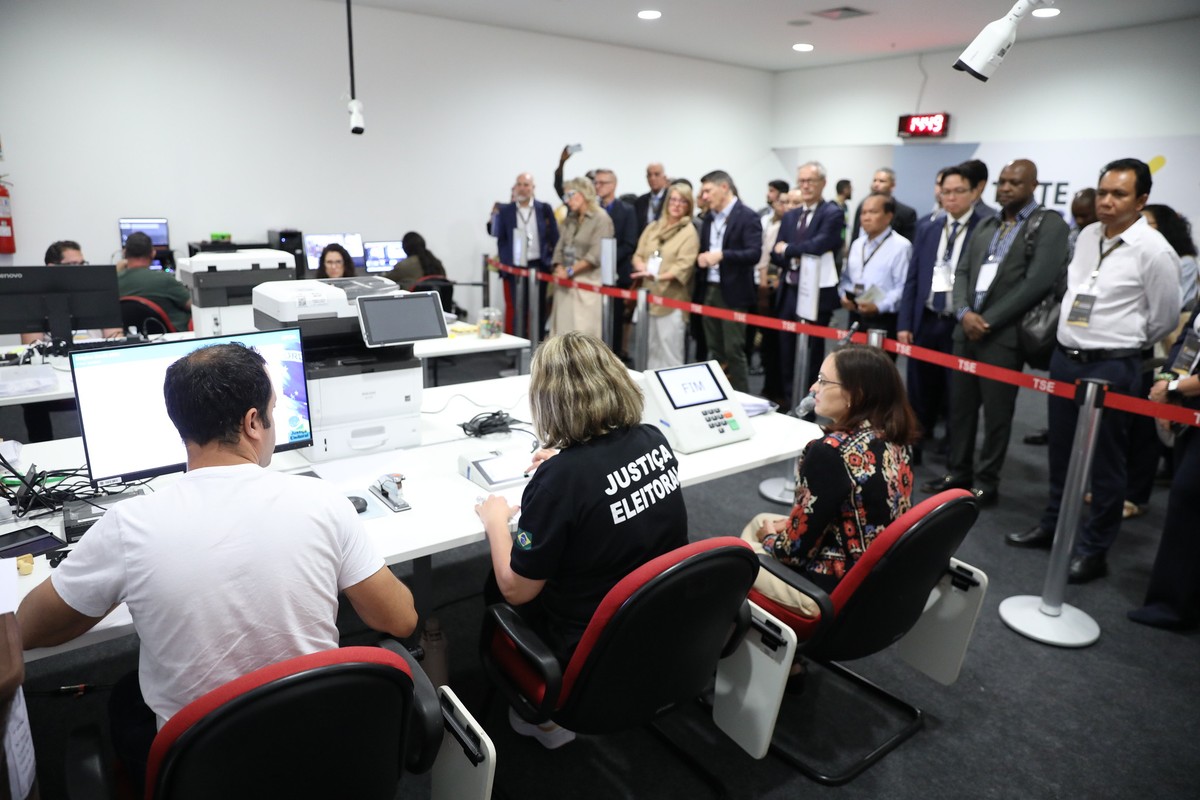 Fique por dentro: Carter Center diz que prorrogação da votação criou 'ambiente desafiador', mas elogia apuração