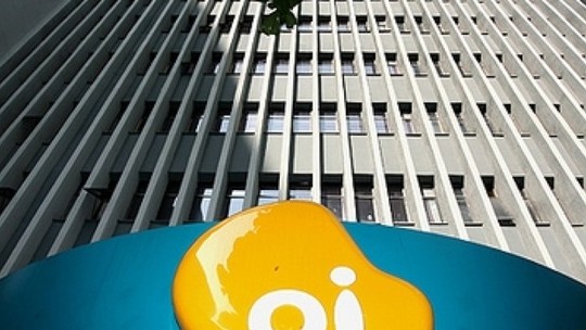Santander reavalia setor de telecomunicações e recomenda venda de ações da Oi 