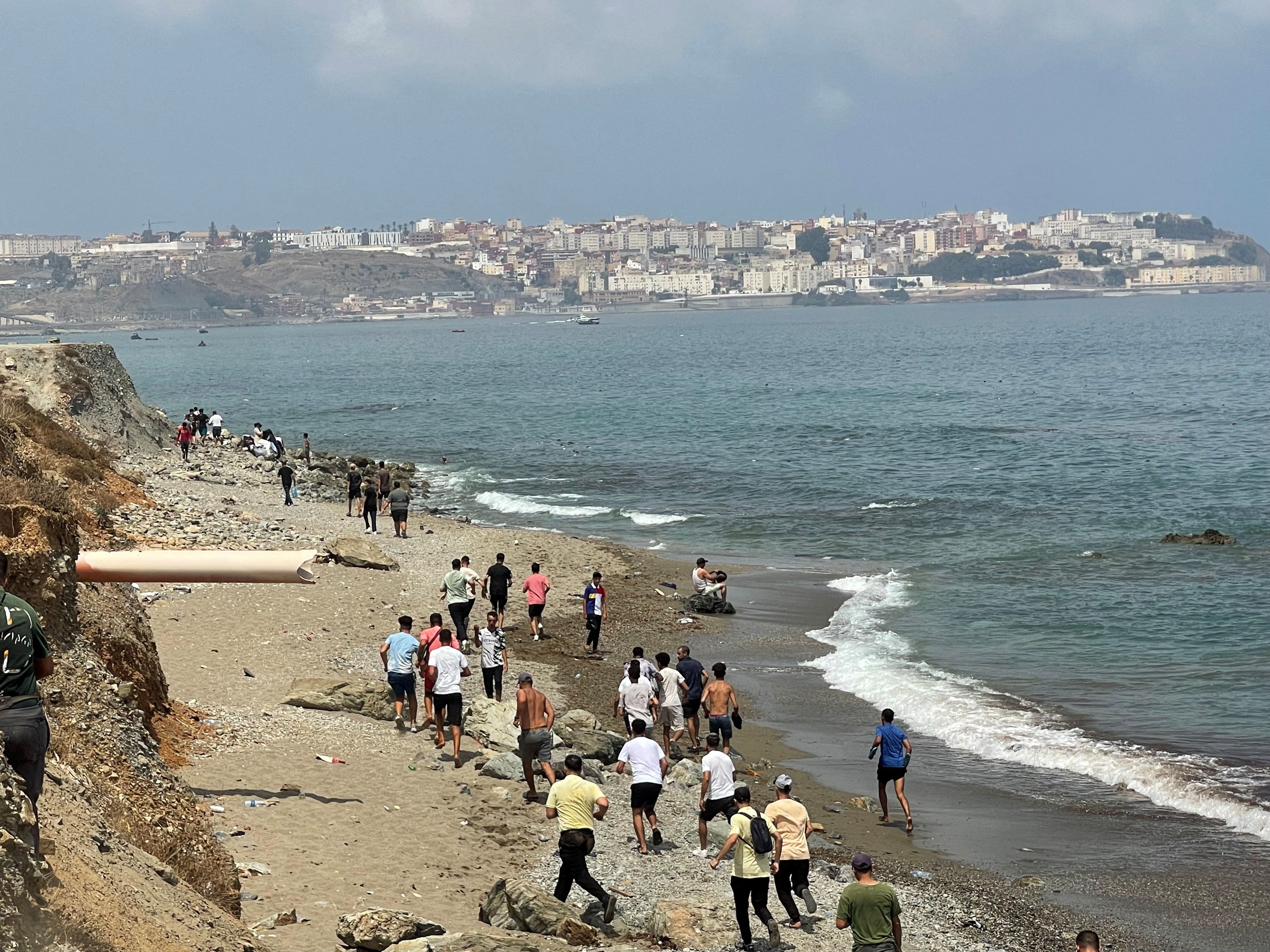Espanha ignorou alertas de Ceuta antes da onda migratória, dizem sindicatos da fronteira - QTU Questões do Universo