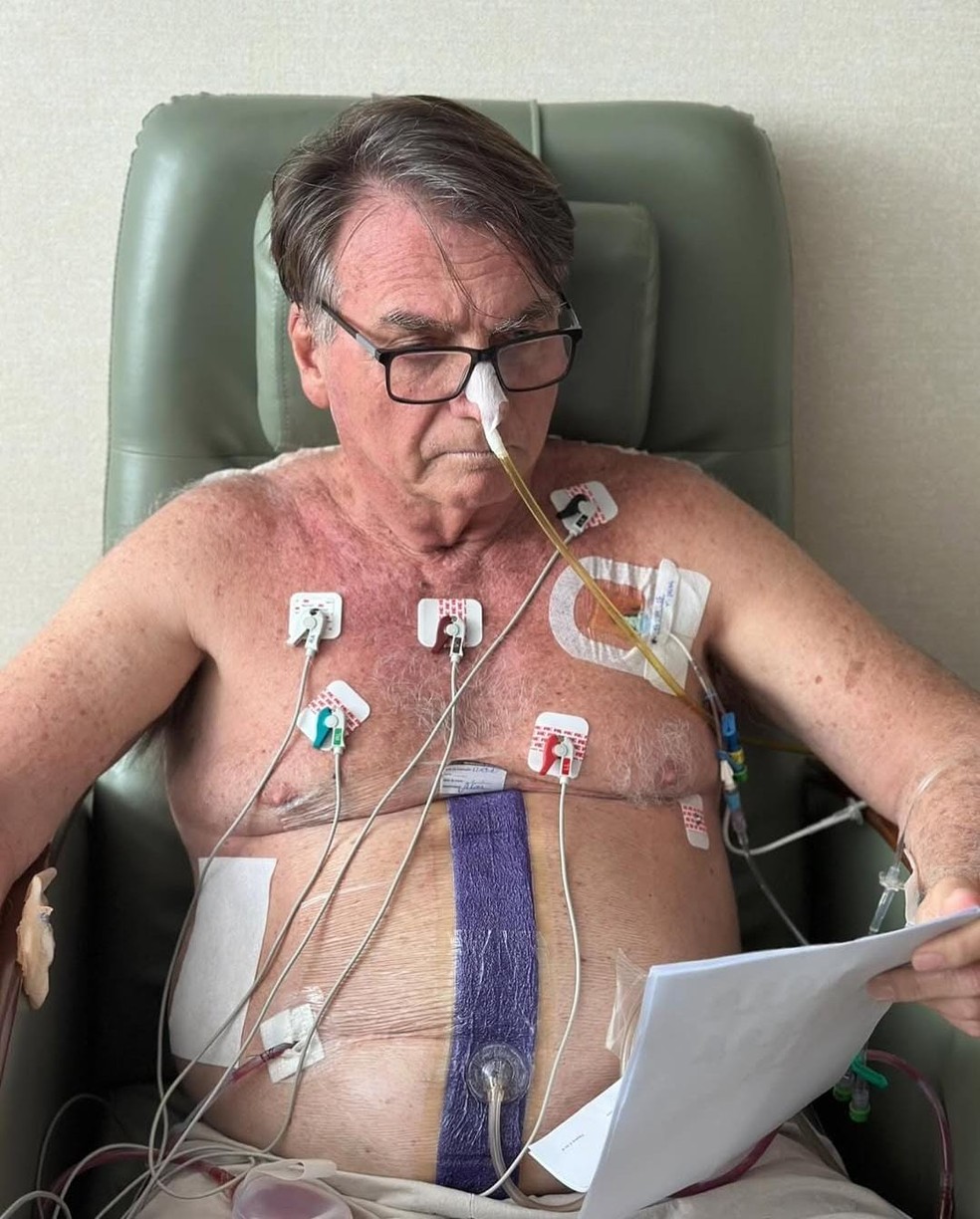 Jair Bolsonaro na UTI do hospital DF Star — Foto: Reprodução/Instagram