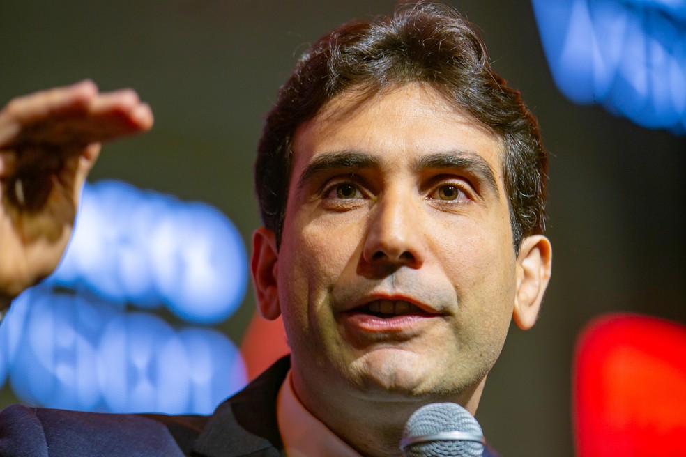 Gráfico indicando a queda no preço da gasolina e seu impacto na inflação brasileira.