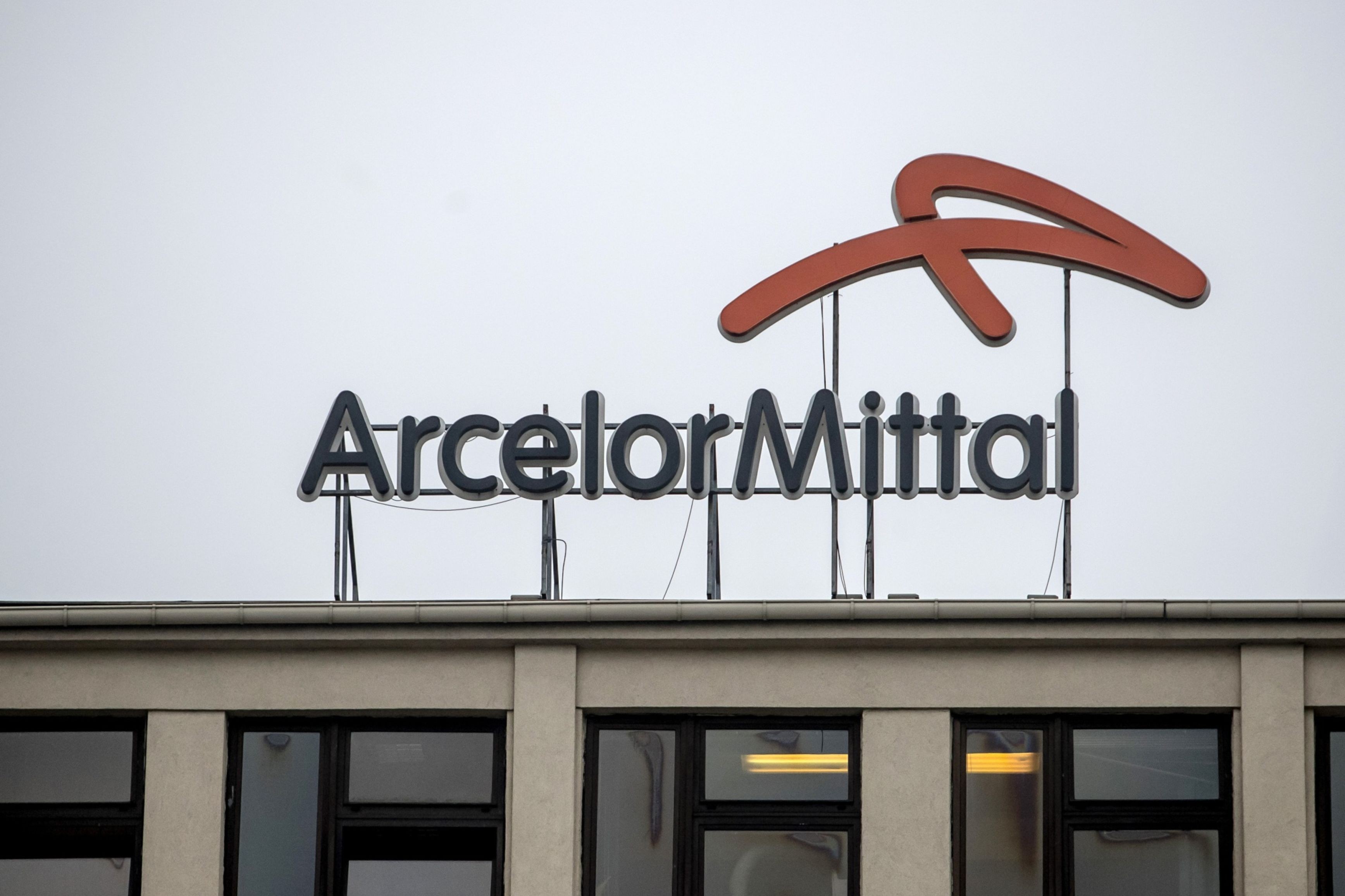 ArcelorMittal reduz prejuízo líquido após baixa contábil menor no 4º trimestre