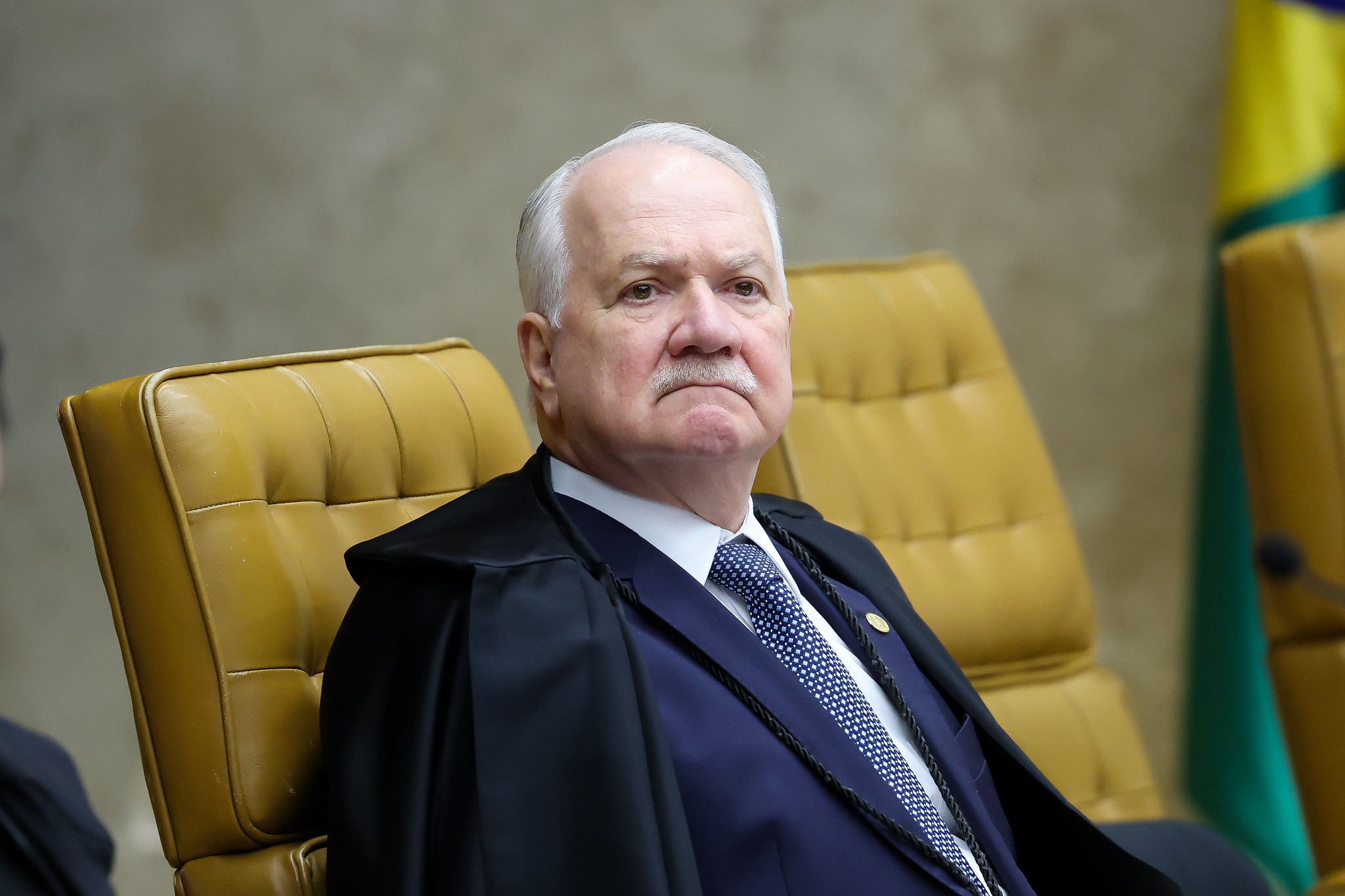 Fachin entrega a Alcolumbre convite para cerimônia de posse como presidente do STF