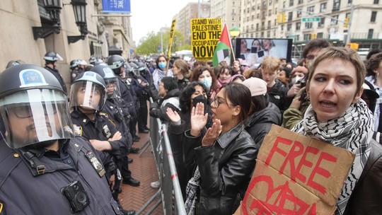 Universidade de Columbia adota aulas híbridas após protestos contra a guerra em Gaza