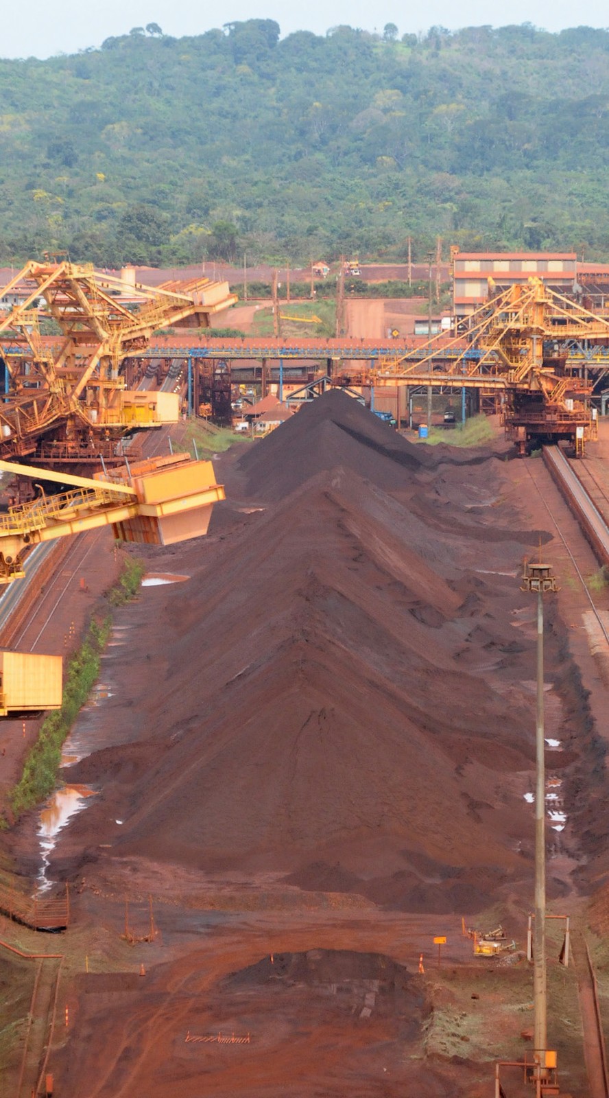 Demanda fraca na China derruba preço do minério