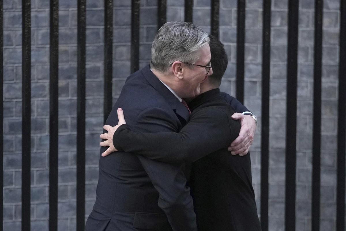 Autoridades dos EUA, UE e Ucrânia se reúnem no Reino Unido antes de encontro entre Trump e Putin