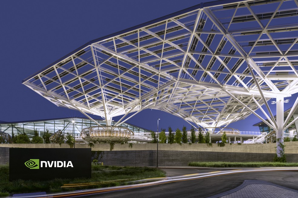 Embora os engenheiros consigam obter os chips, o processo é complicado e não atende todas as necessidades dos grandes usuários — Foto: Divulgação/Nvidia