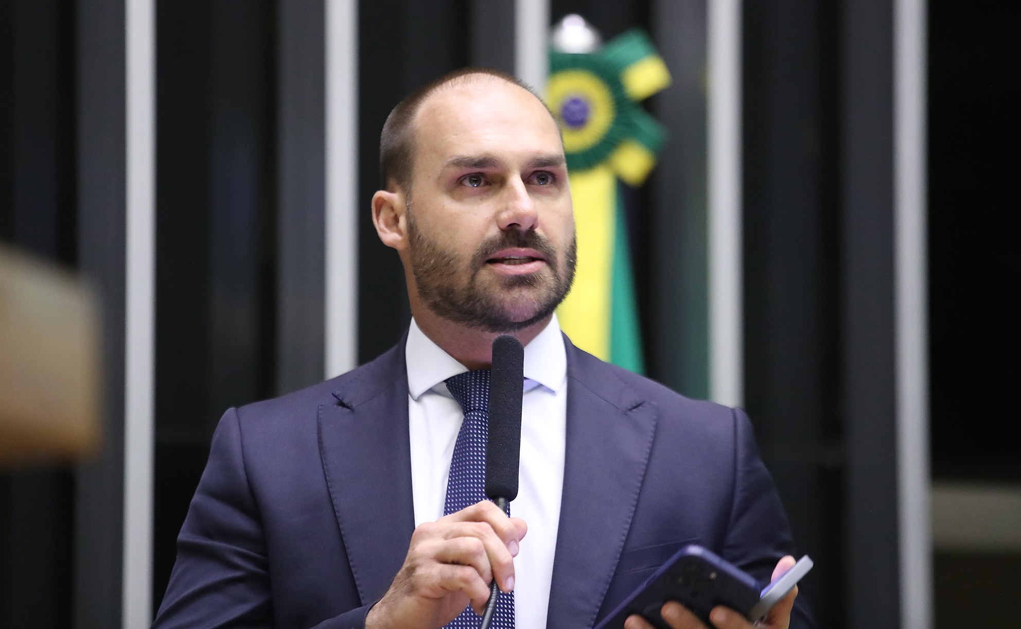 Alexandre de Moraes manda Defensoria Pública atuar em nome de Eduardo Bolsonaro no STF