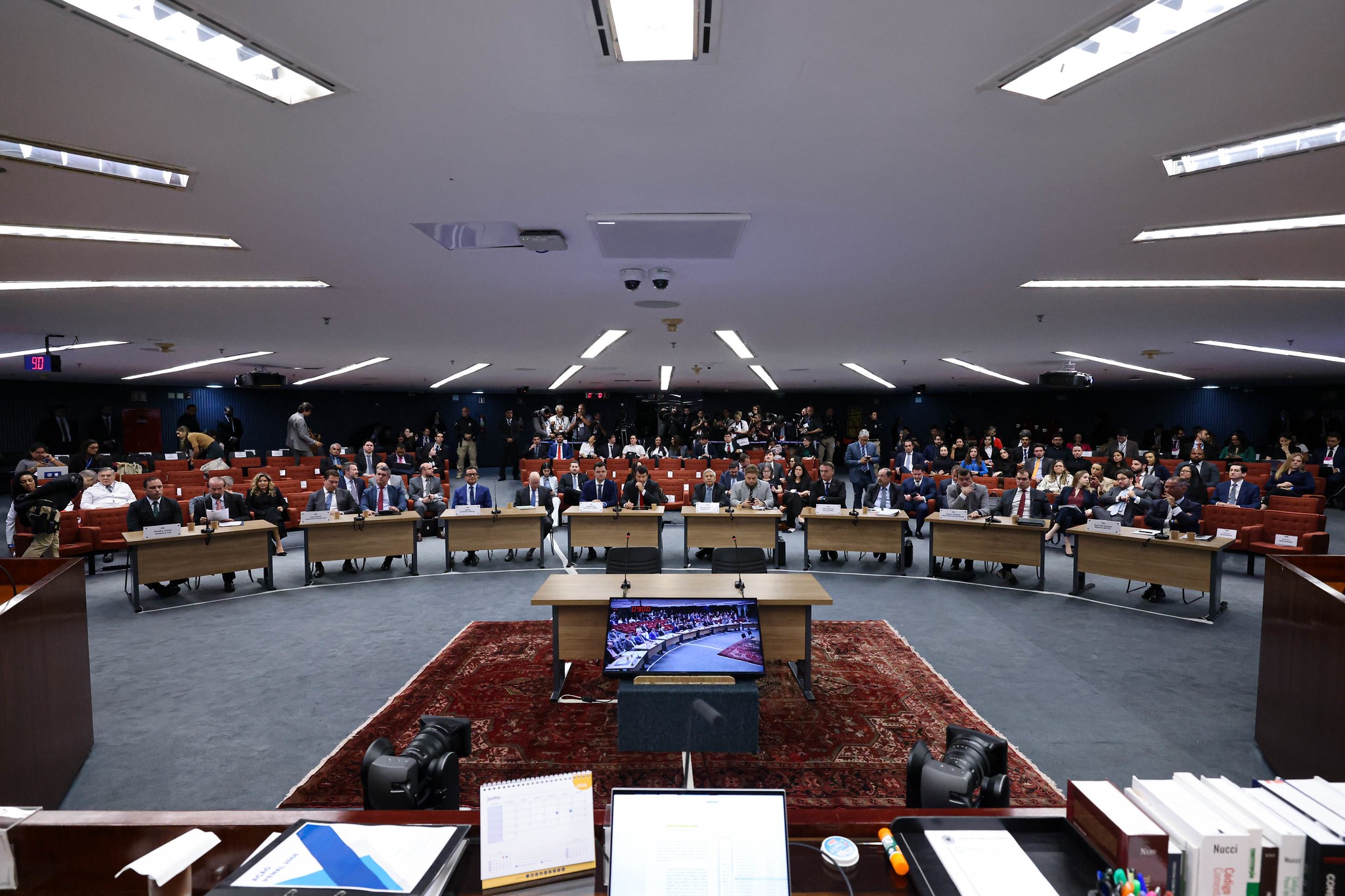 Ao menos sete deputados pedem para ver julgamento de Bolsonaro presencialmente