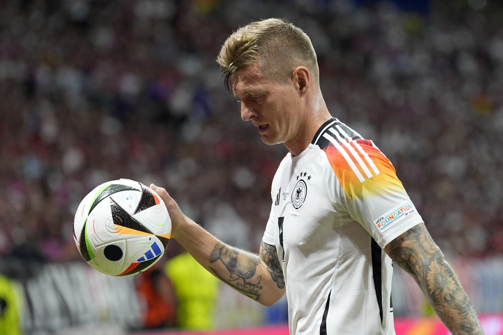 Com aposentadoria marcada, Toni Kroos aparece em 9º lugar da lista — Foto: Martin Meissner/AP