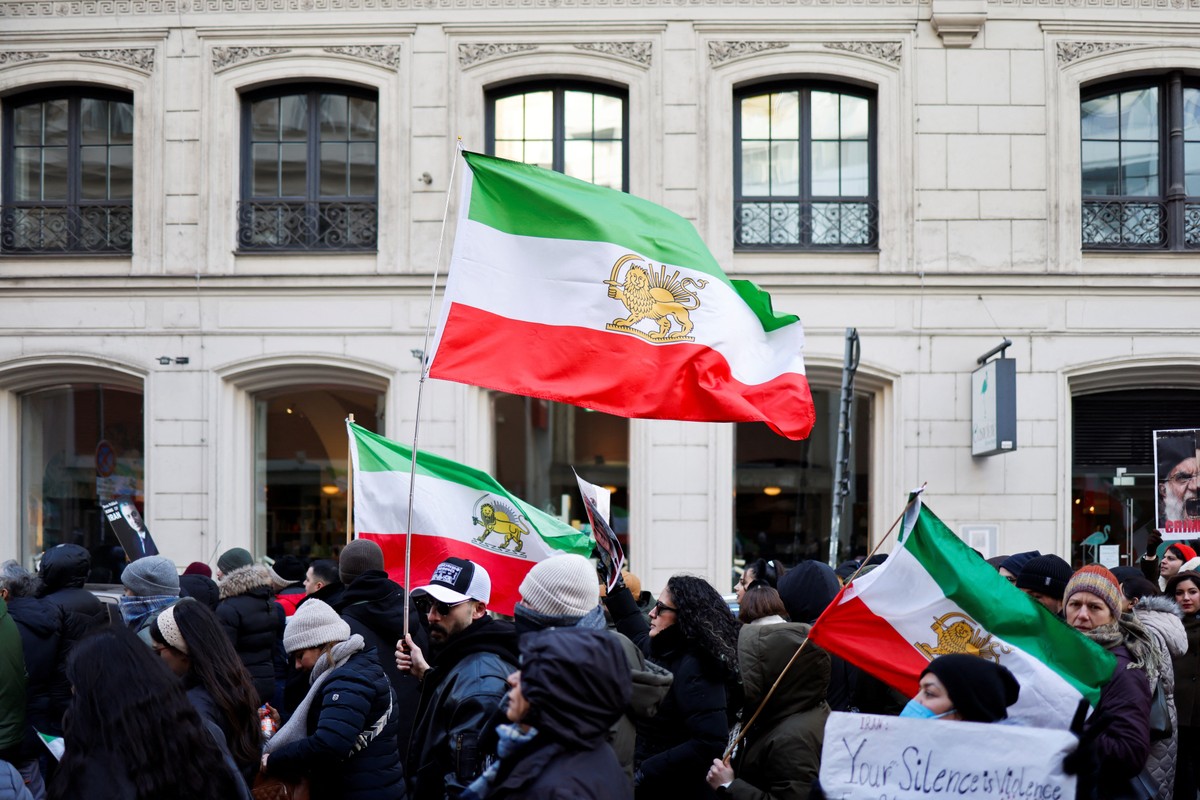 Irã diz estar pronto para o diálogo, mas, se pressionado, se defenderá