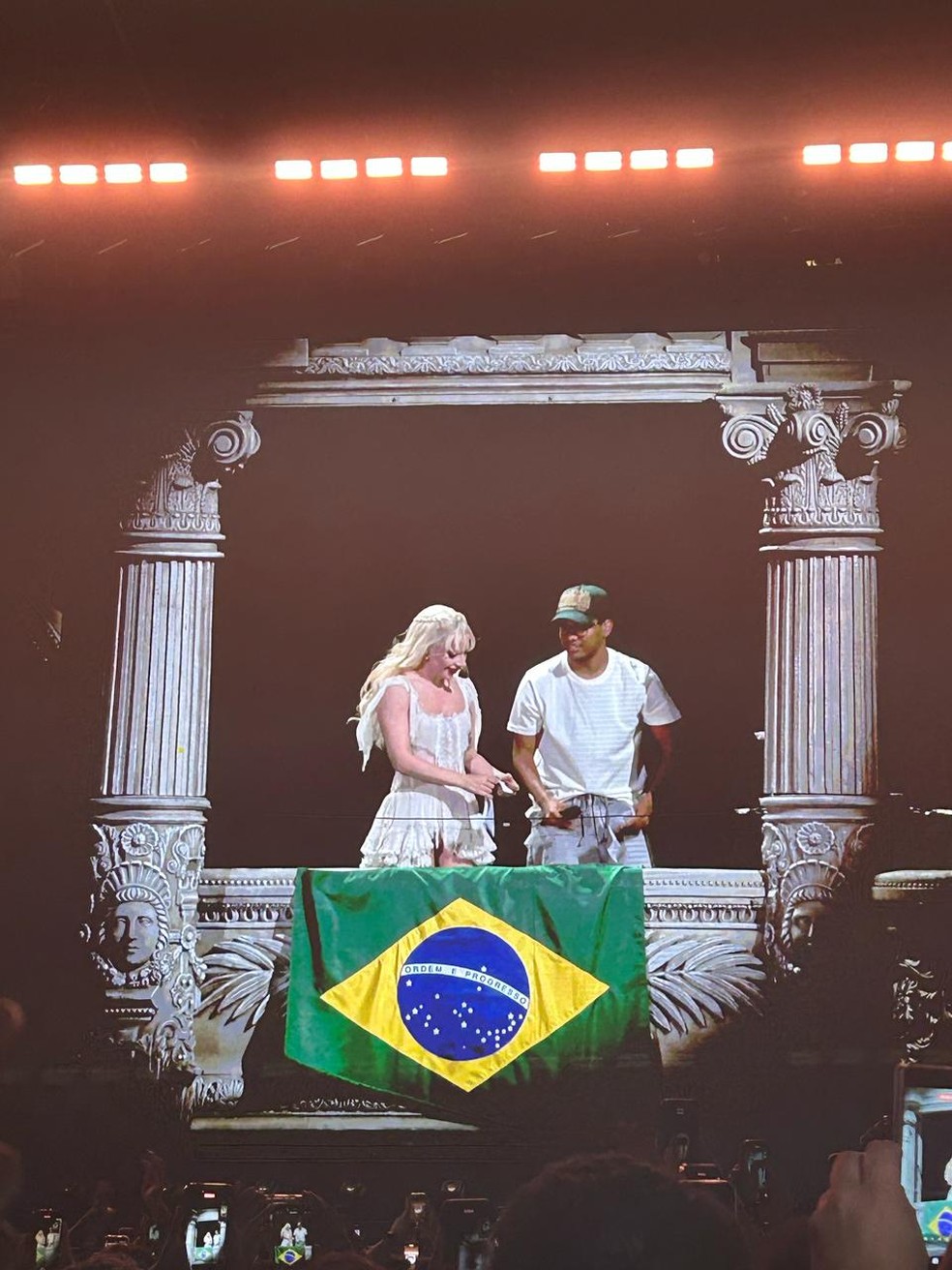 Lady Gaga homenageia o Brasil durante show em Copacabana, no Rio de Janeiro — Foto: Alessandra Saraiva/Valor