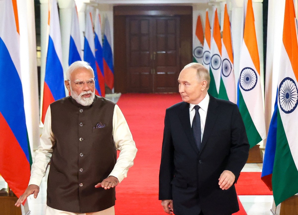 Putin e Modi se encontram na Índia com foco na expansão do comércio bilateral