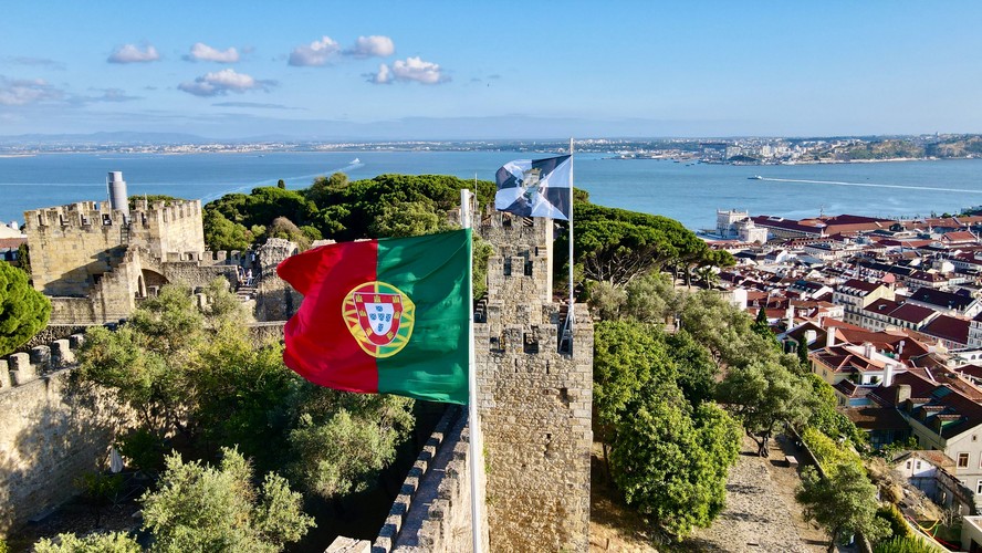 Americanos correm para Portugal antes de mudanças nas isenções fiscais para  expatriados