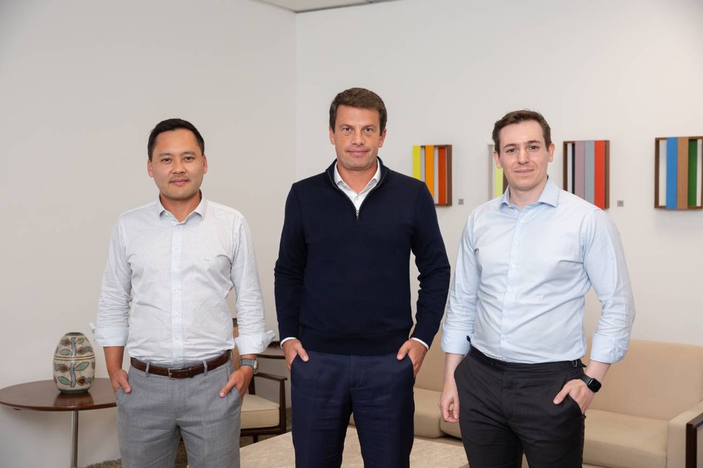 Gustavo Aoki, diretor de estratégia do Itaú BBA; Rodrigo Morato, superintendente de corporate finance do Itaú BBA; e Eduardo Schiavinato, head de produtos ESG — Foto: Alexandre de Paula/Divulgação