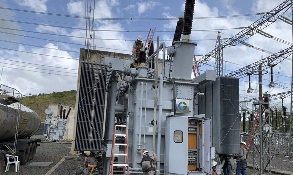 Técnicos trabalham no restabelecimento de energia para o Estado do Amapá — Foto: Divulgação/Ministério de Minas e Energia
