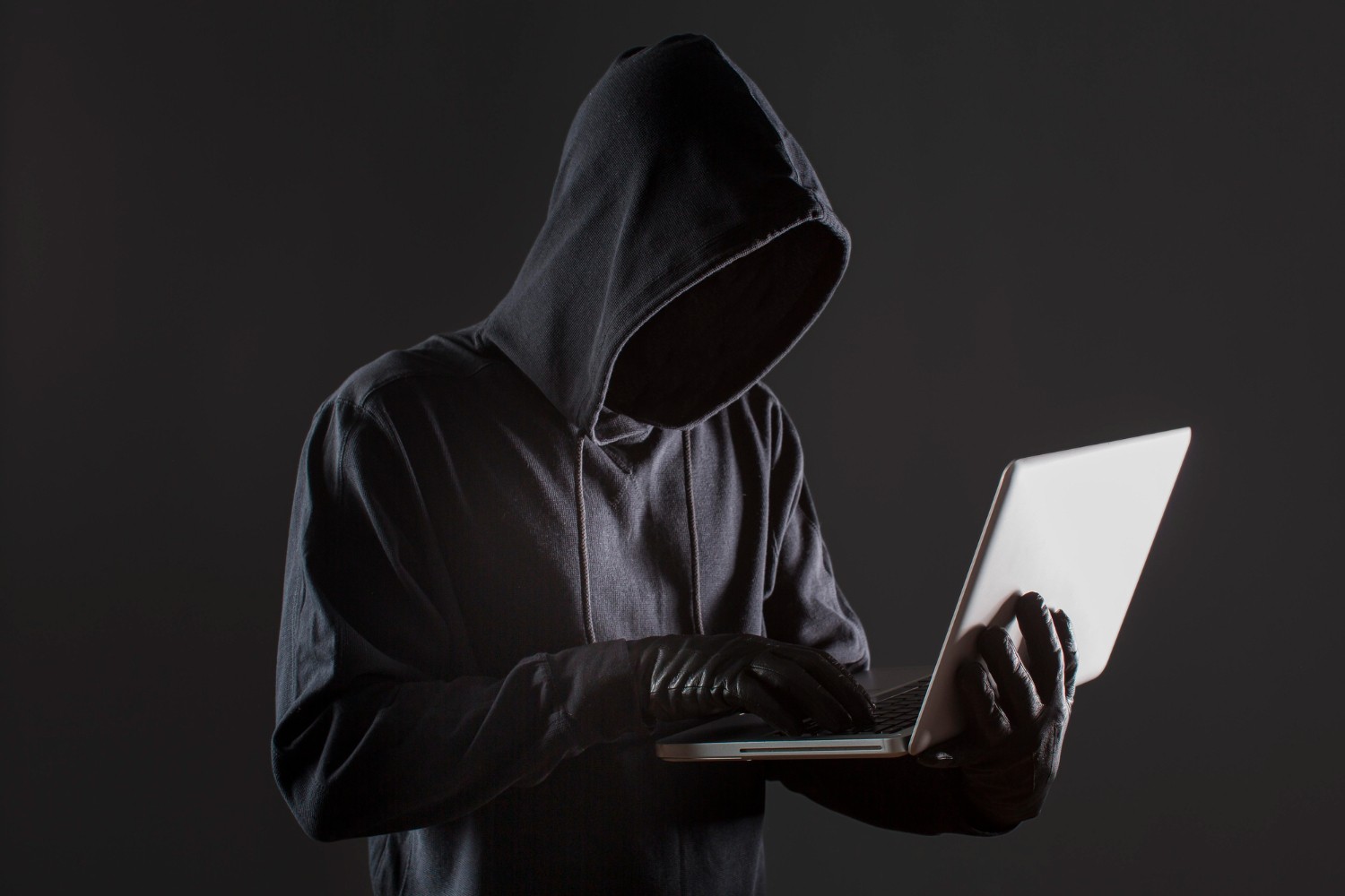 Crime organizado migra para meio digital, e assaltos a bancos despencam enquanto ataques hackers disparam