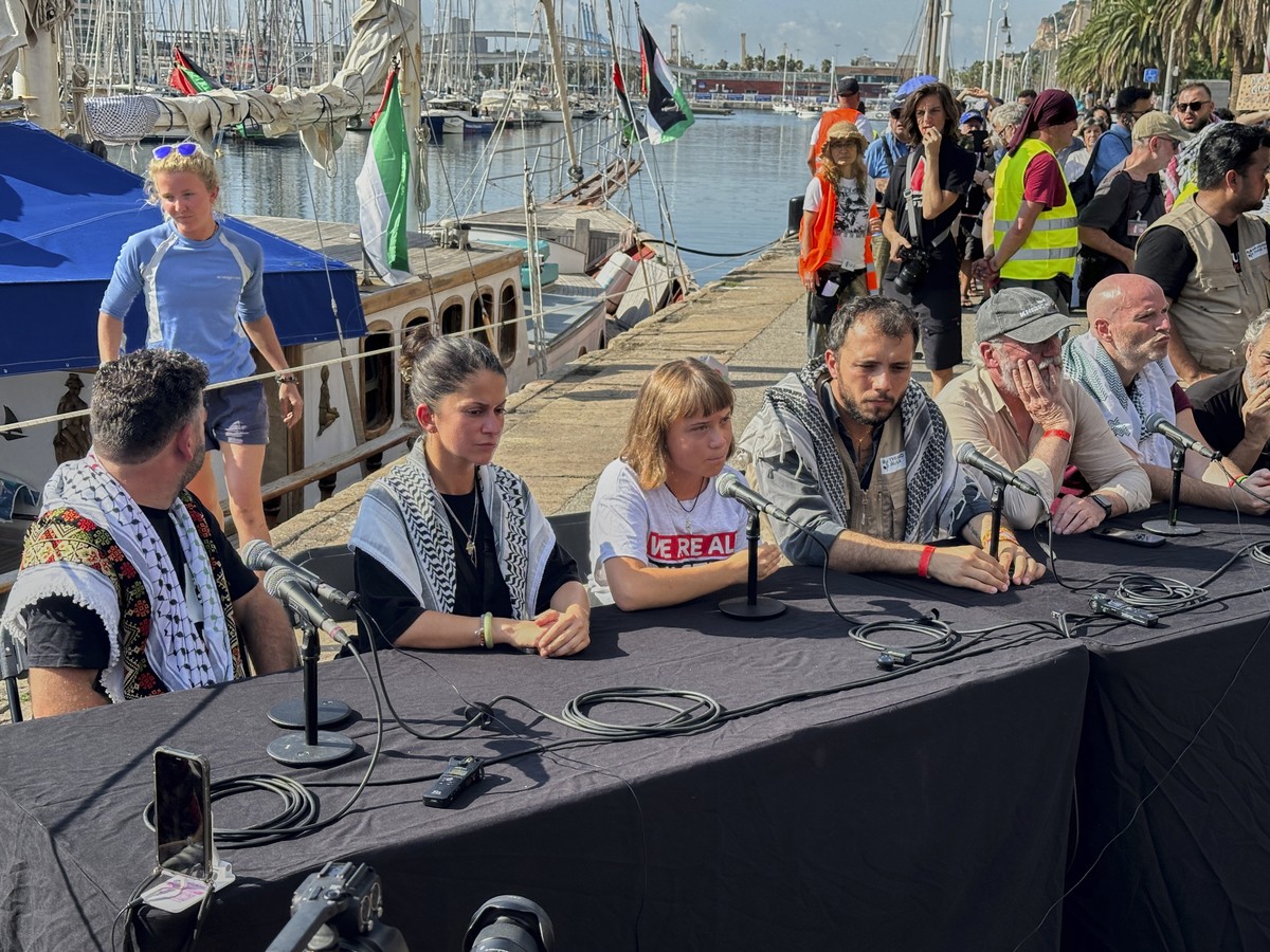Barcos de ajuda humanitária partem rumo a Gaza, com Greta Thunberg e brasileiro Thiago Ávila