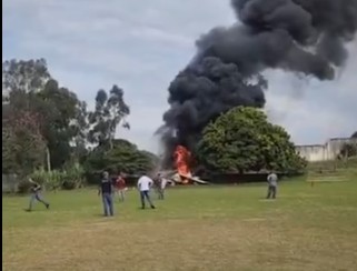 Avião de pequeno porte cai e deixa 2 mortos no interior de S