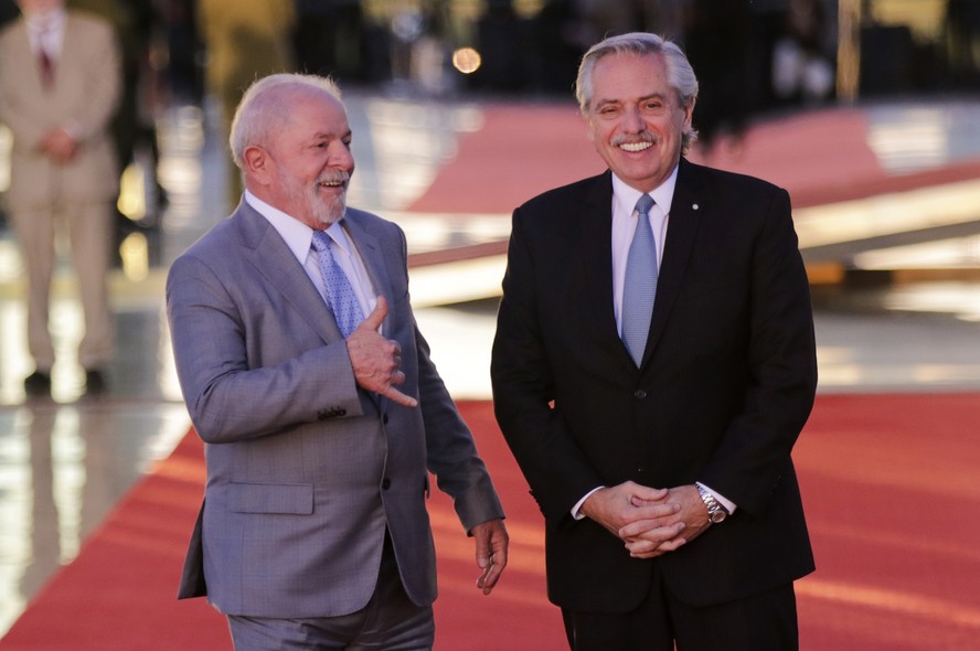 Presidente da Argentina, Alberto Fernández defende Lula de críticas