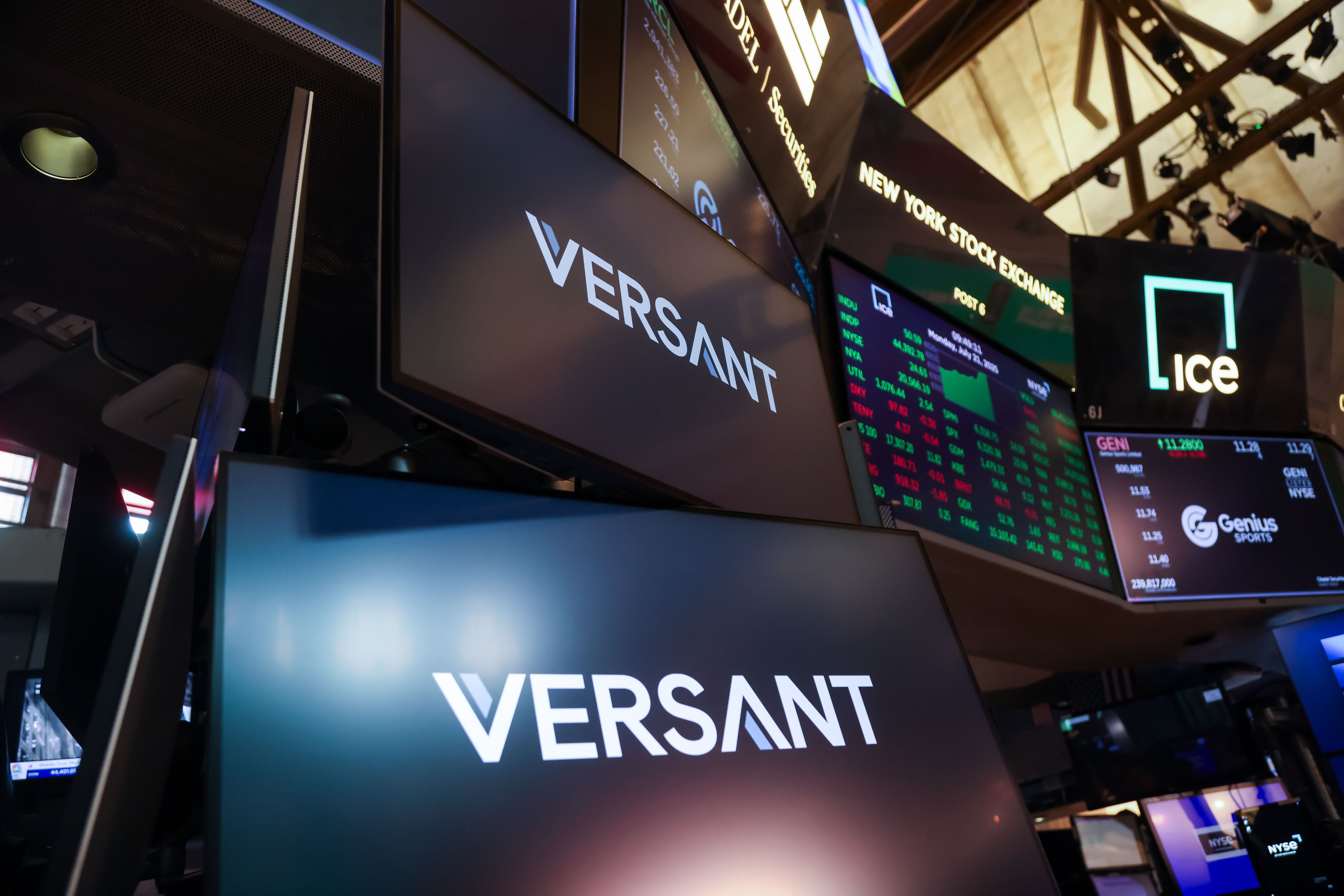 Versant estreia na bolsa de NY com avaliação modesta e coloca disputa pela Warner Bros. no foco
