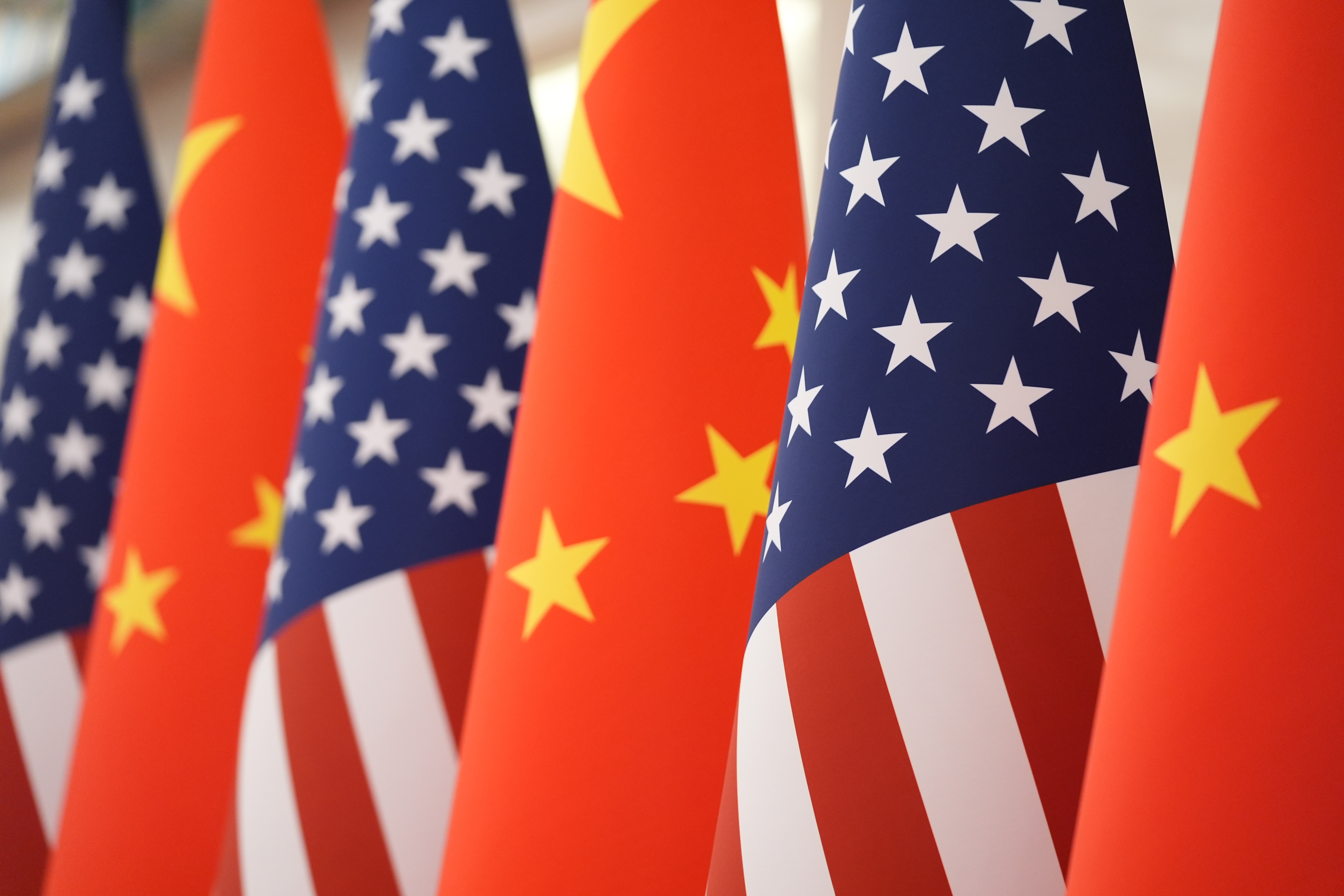 Trump ameaça a China com nova tarifa por venda de produtos artificialmente baratos, diz agência - QTU Questões do Universo