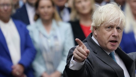 Boris Johnson renuncia ao cargo de parlamentar após comissão recomendar sua suspensão