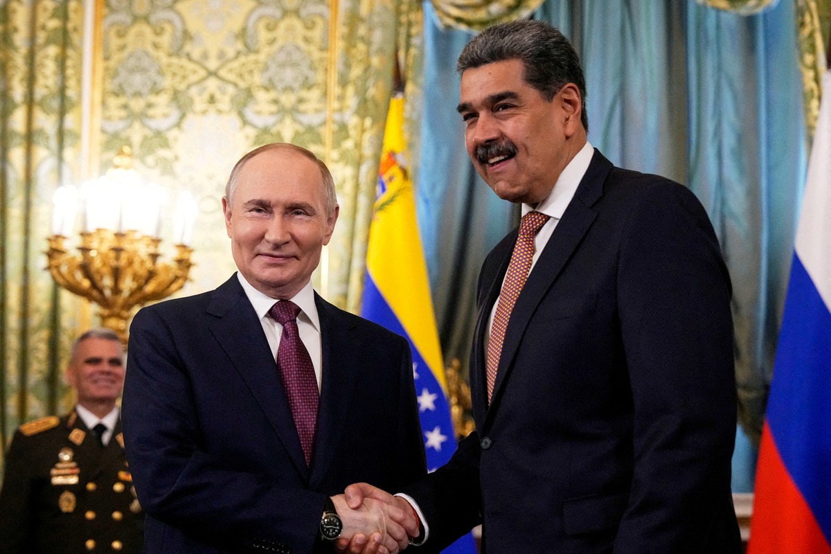 Putin garante apoio a Maduro em meio à tensão com os EUA