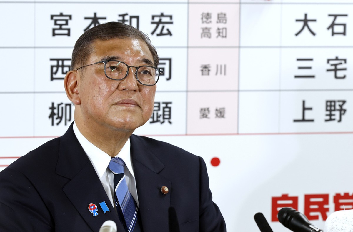 Premiê do Japão desvia de renúncia ao adotar agenda intensa de cúpulas
