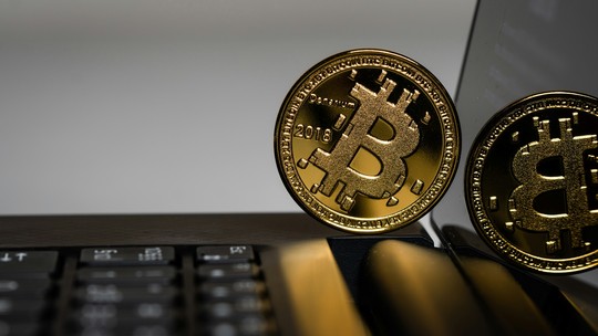 Bitcoin estende perdas, vai a US$ 61 mil e pode terminar abril com baixa de 14%