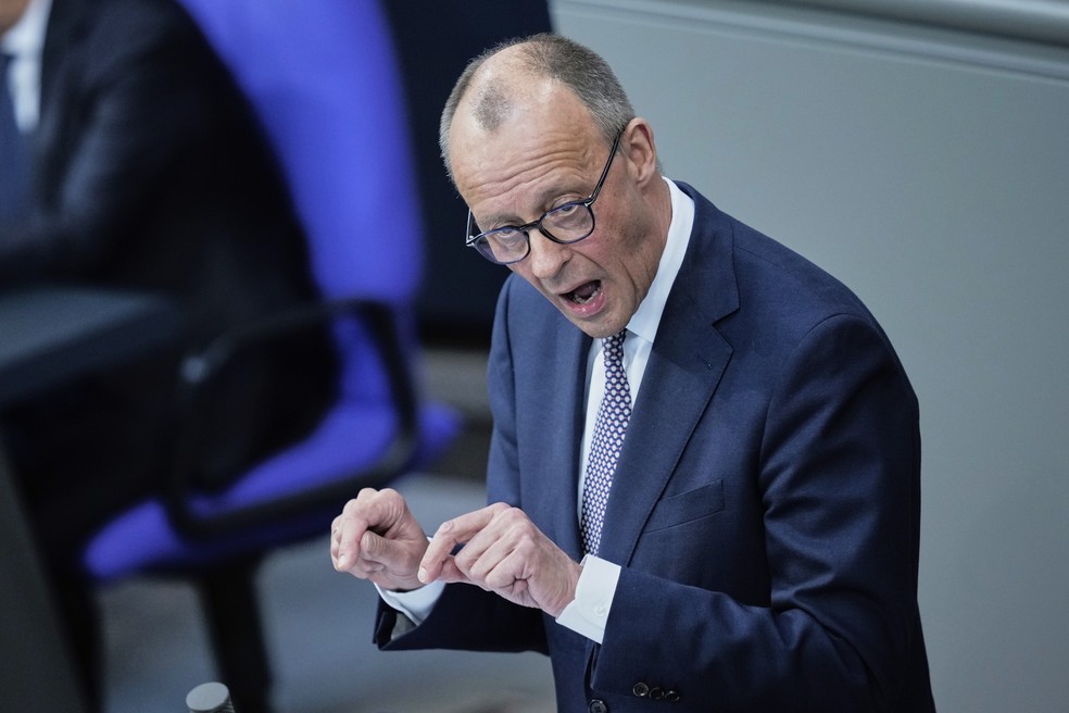 Futuro primeiro-ministro da Alemanha, Friedrich Merz — Foto: Foto AP/Ebrahim Noroozi