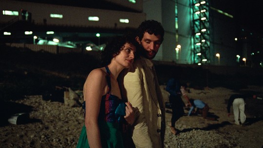 Com a brasileira Carol Duarte, ‘La Chimera’ traz influência de Fellini e olhar crítico sobre a Itália