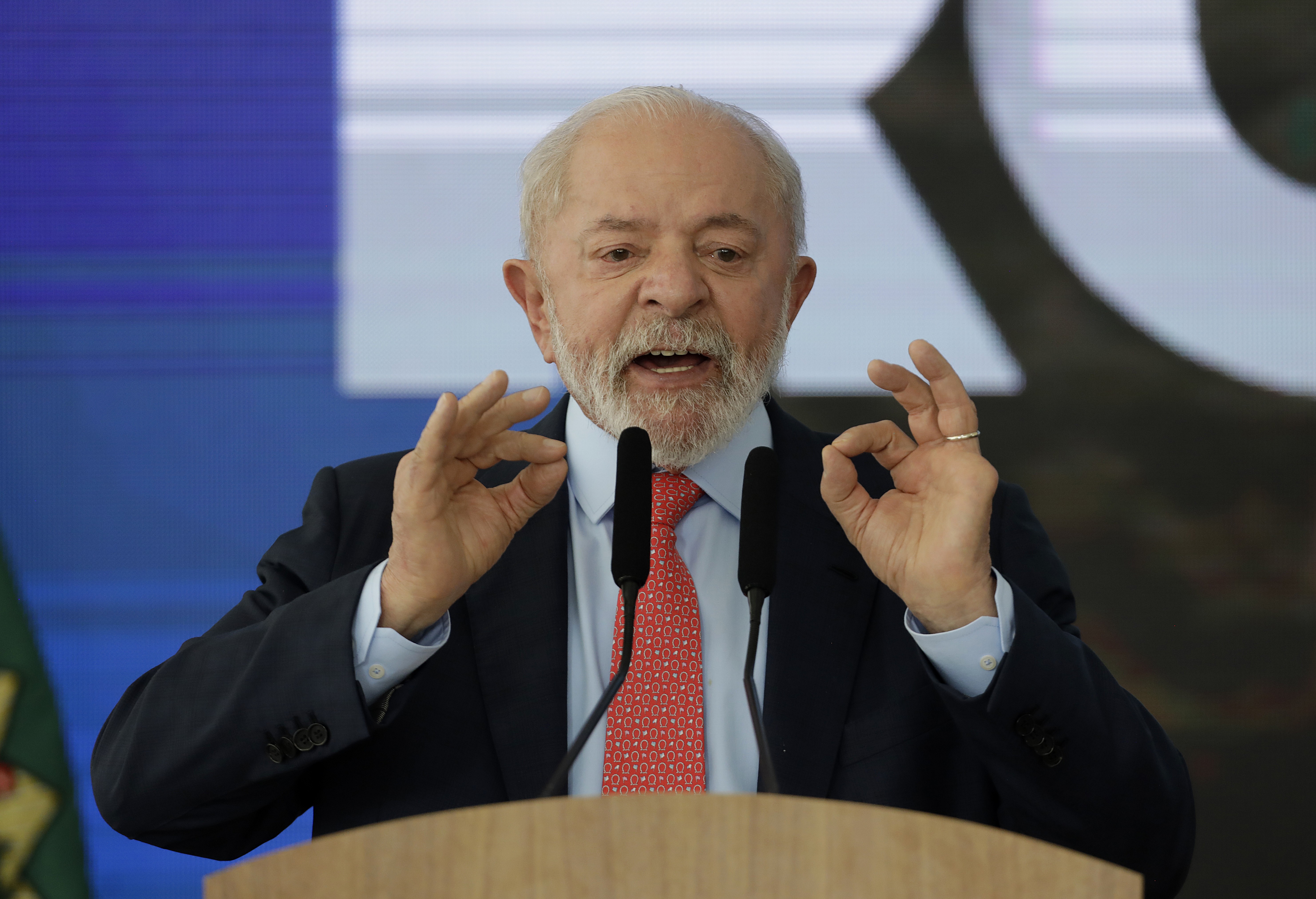 Lula diz que mentiras nas redes sociais estão bagunçando a economia do país