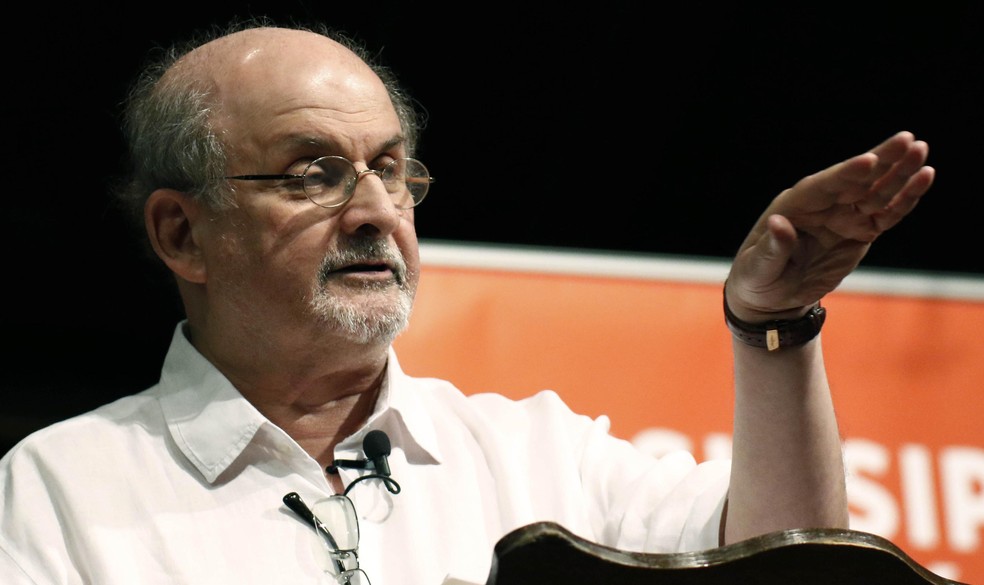 Salman Rushdie — Foto: Rogelio V. Solis/AP