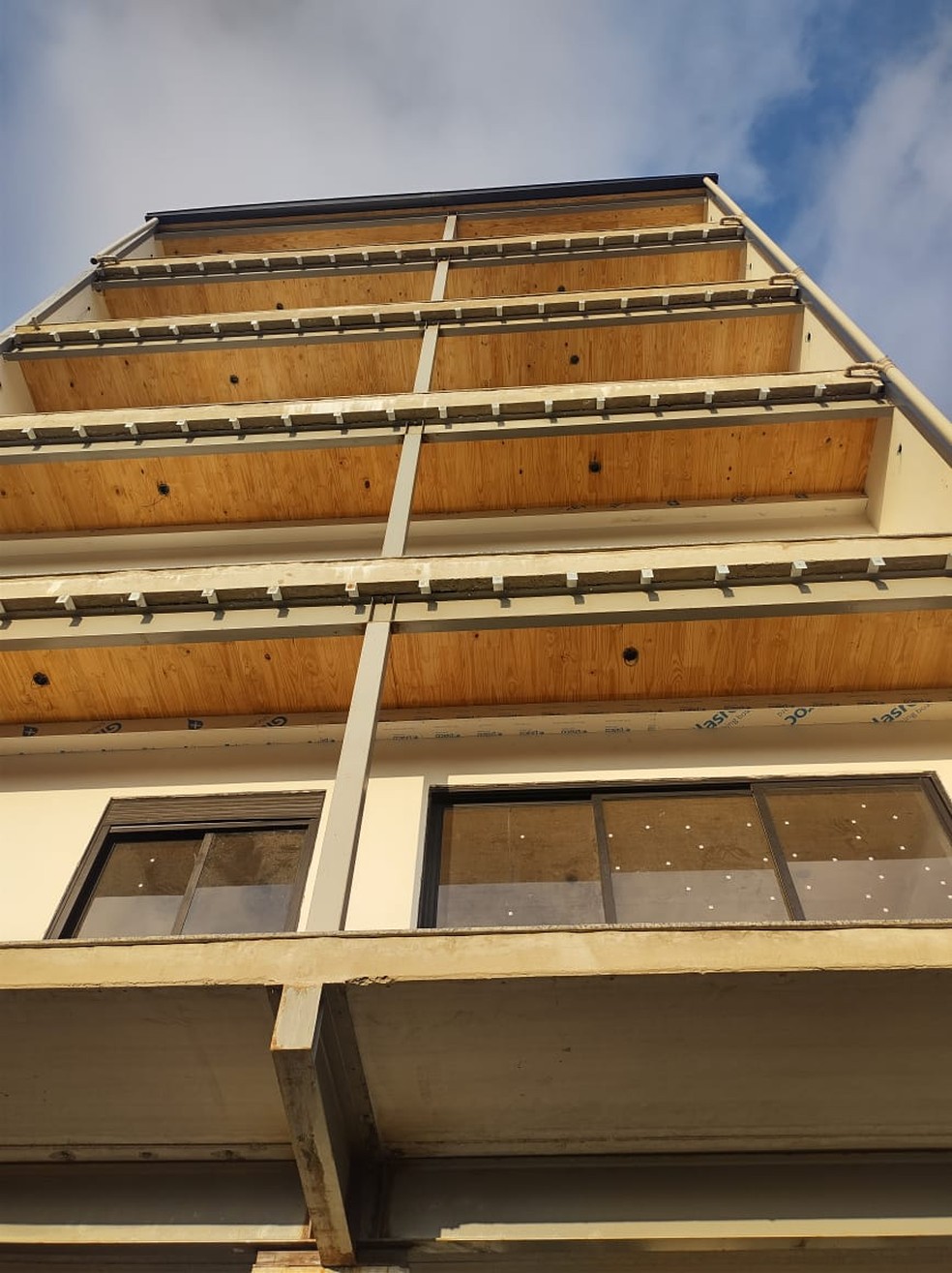 Aurora 275: primeiro prédio residencial que combina aço, concreto e madeira engenheirada — Foto: Divulgação/Crosslam