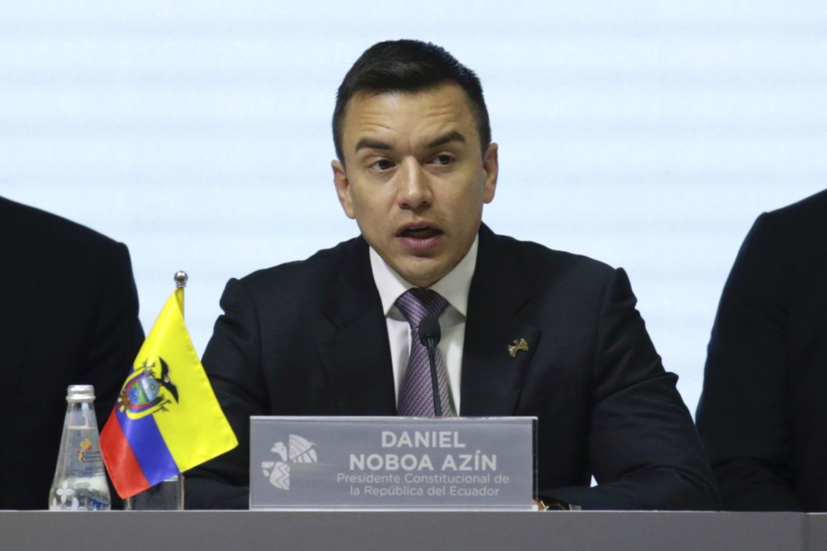 Eleitores do Equador votam em segundo turno de eleições presidenciais acirradas