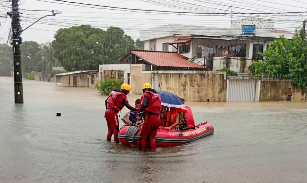 Chuvas deixam mais de 2.190 fora de casa em Pernambuco