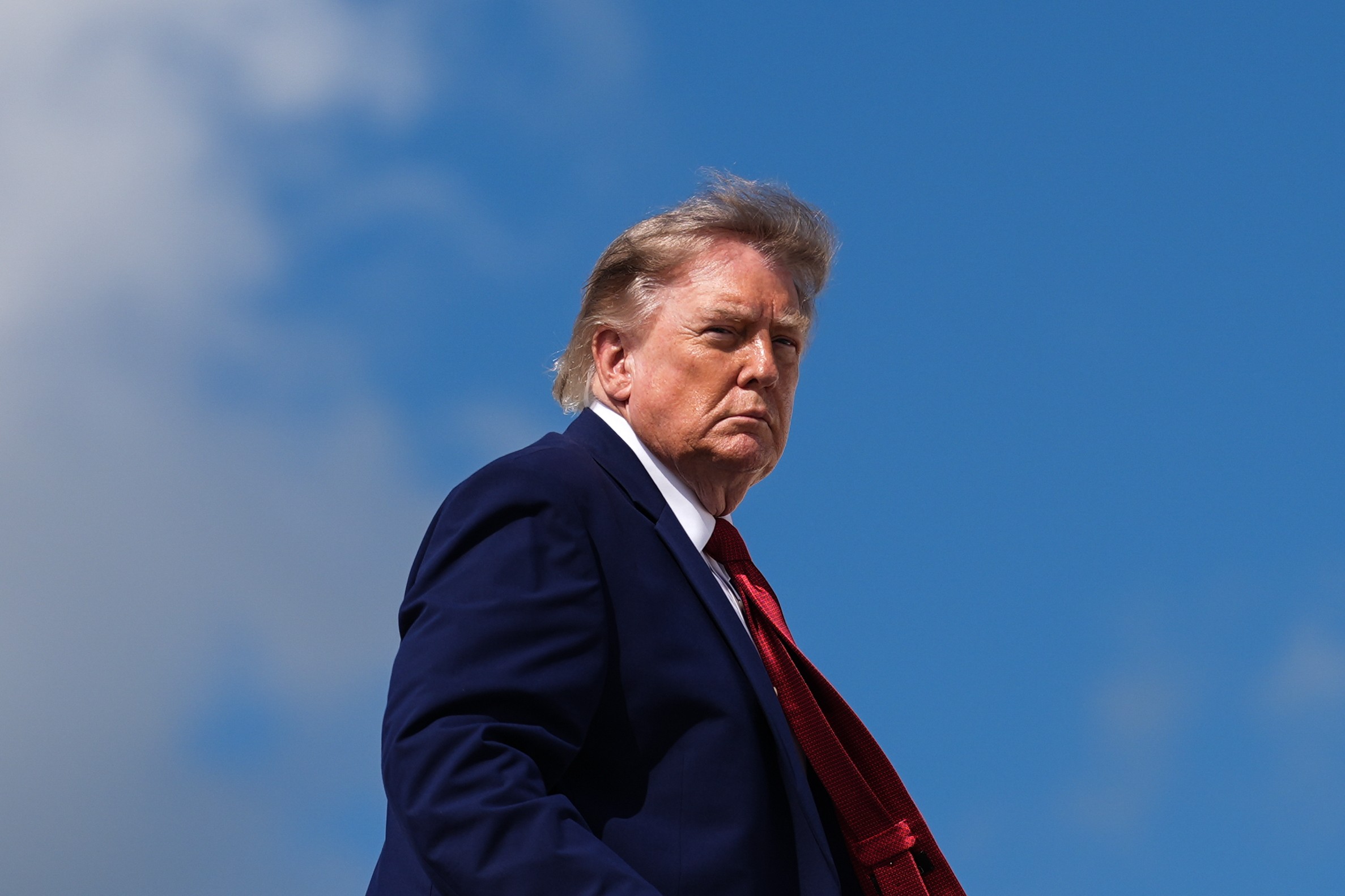 Trump faz apelo a americanos para que aceitem gasolina mais | QTU - Notícias