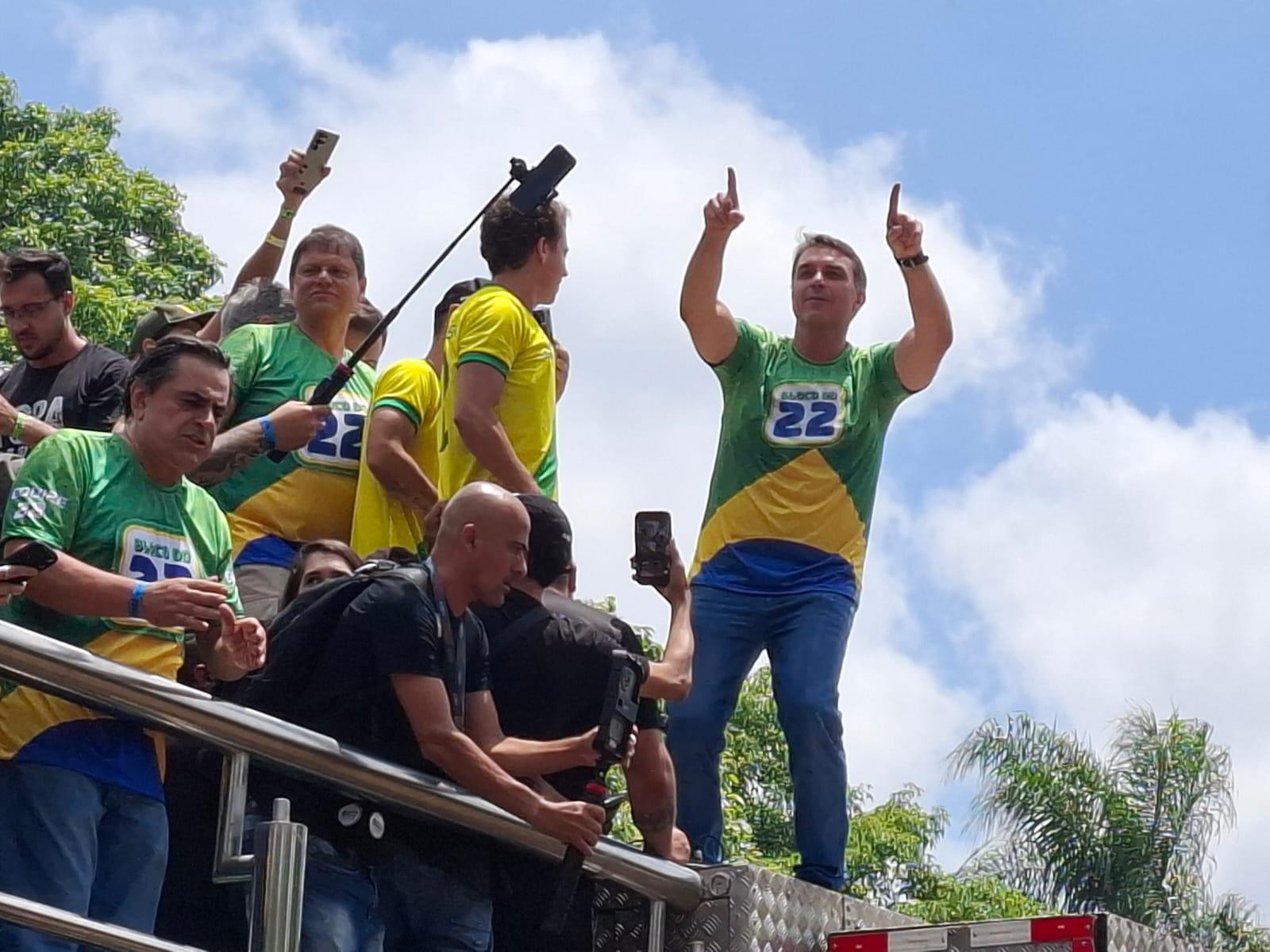 Flávio faz ato com aliados em Belo Horizonte e posa com deputada envolvida no escândalo do INSS - Foto