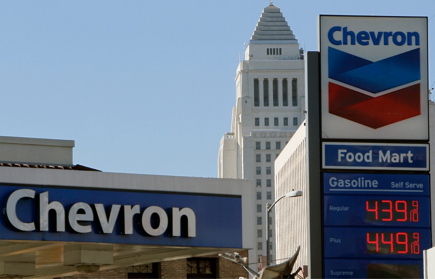 Chevron vence batalha contra Exxon e fecha acordo de US$ 53 bi para ...