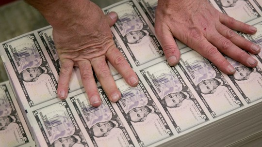 Dólar inicia sessão em queda com alívio dos rendimentos dos Treasuries