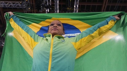 Orgulhosa, Rebeca Andrade dá adeus à Olimpíada: 'conquistas que vão inspirar'