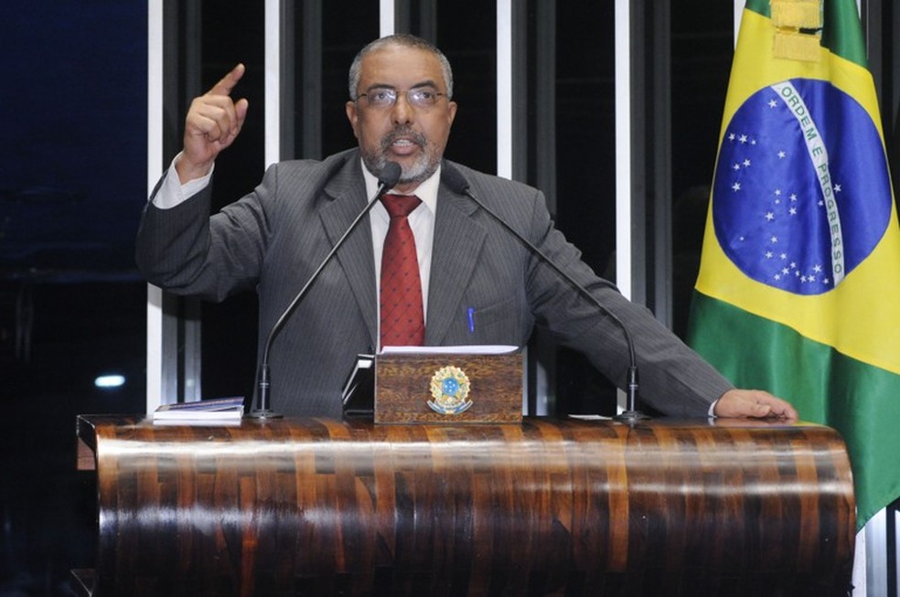Paim decide ficar no PT com garantia de crítica à política econômica ...