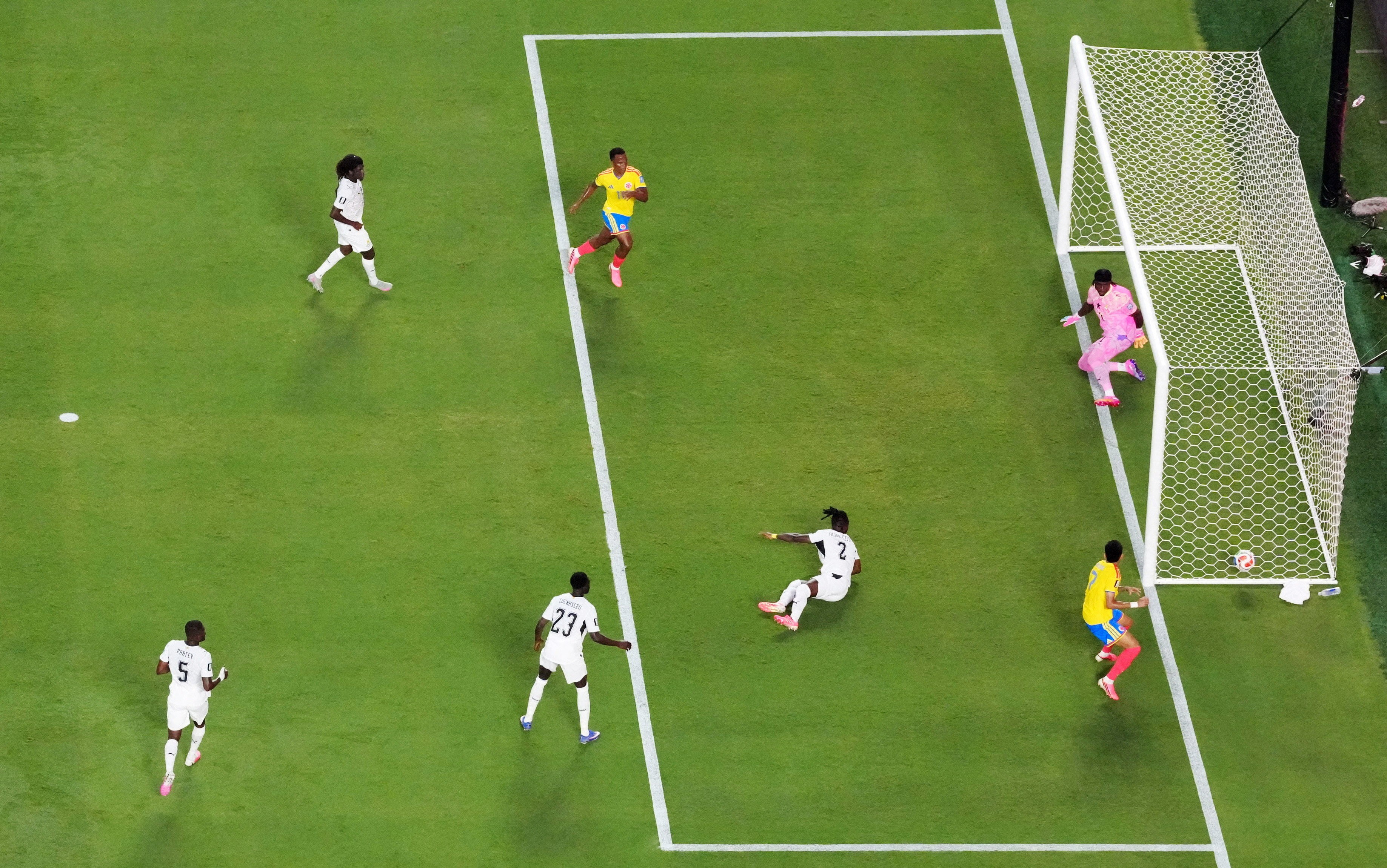 Colômbia vence Gana por 1 a 0 e garante confronto contra a Suíça