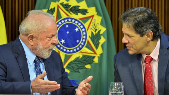 Haddad deve levar nessa quinta-feira a Lula opções para incentivo a carro zero 