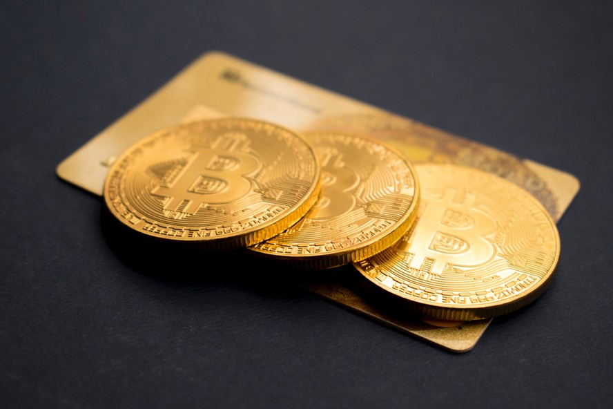 Bitcoin retoma rali e ultrapassa US$ 30 mil pela primeira vez desde junho do ano passado