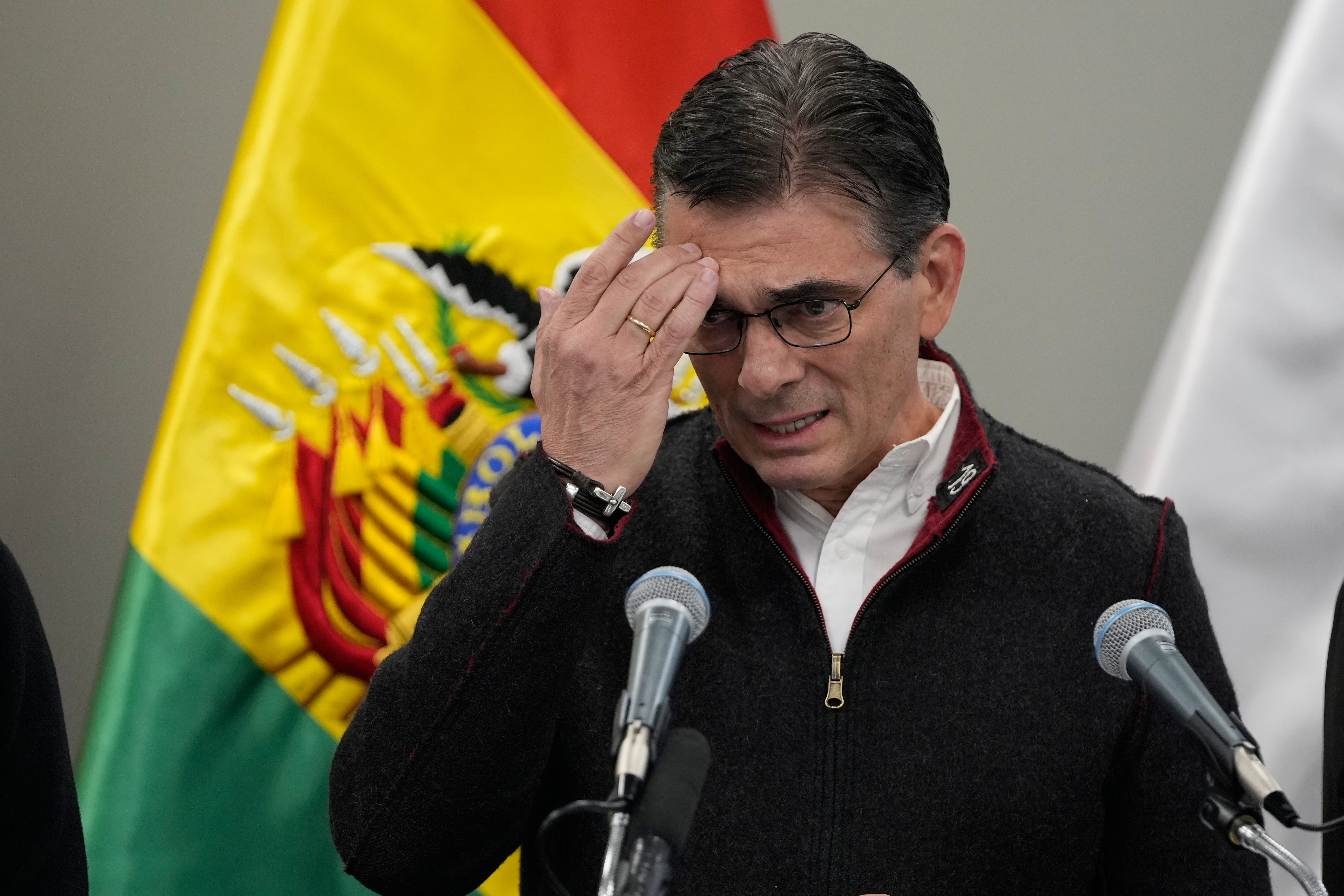 Presidente da Bolívia demite mais dois ministros em meio a protestos massivos