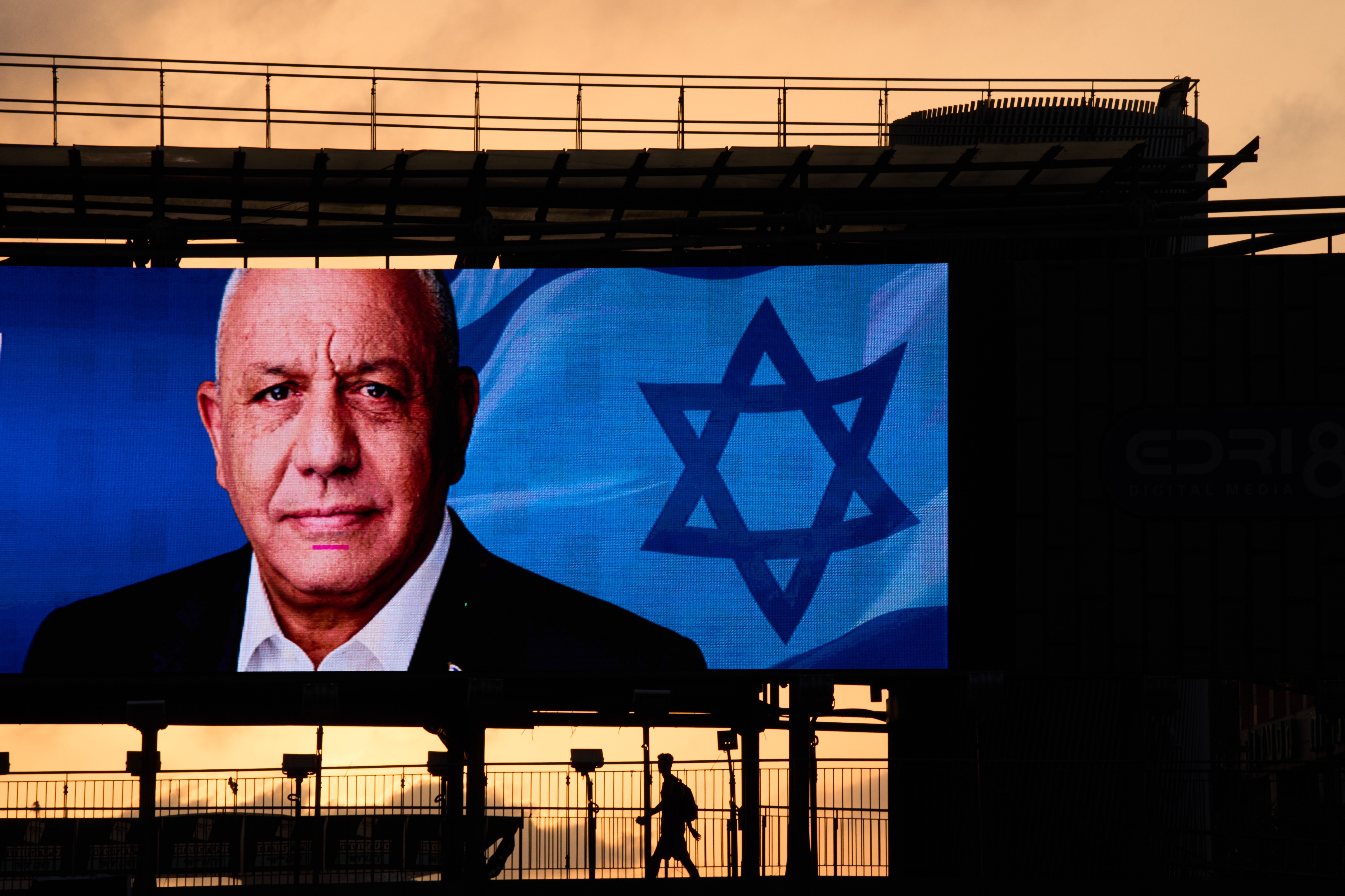 Bloco opositor conquista mais cadeiras que grupo de Netanyahu, diz boca de urna em Israel